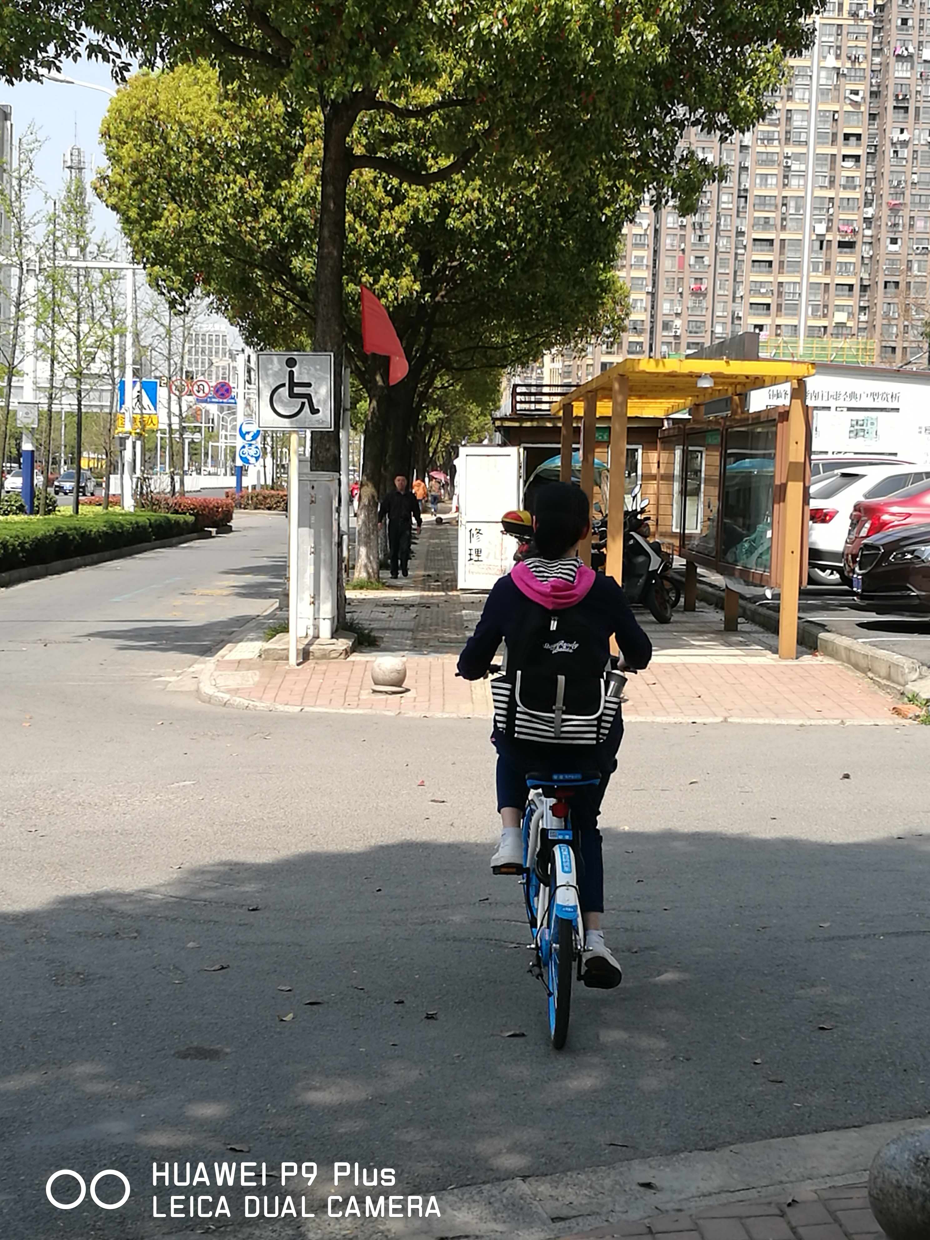 小蓝车 - 泊山客 - 欢欢家庭博客