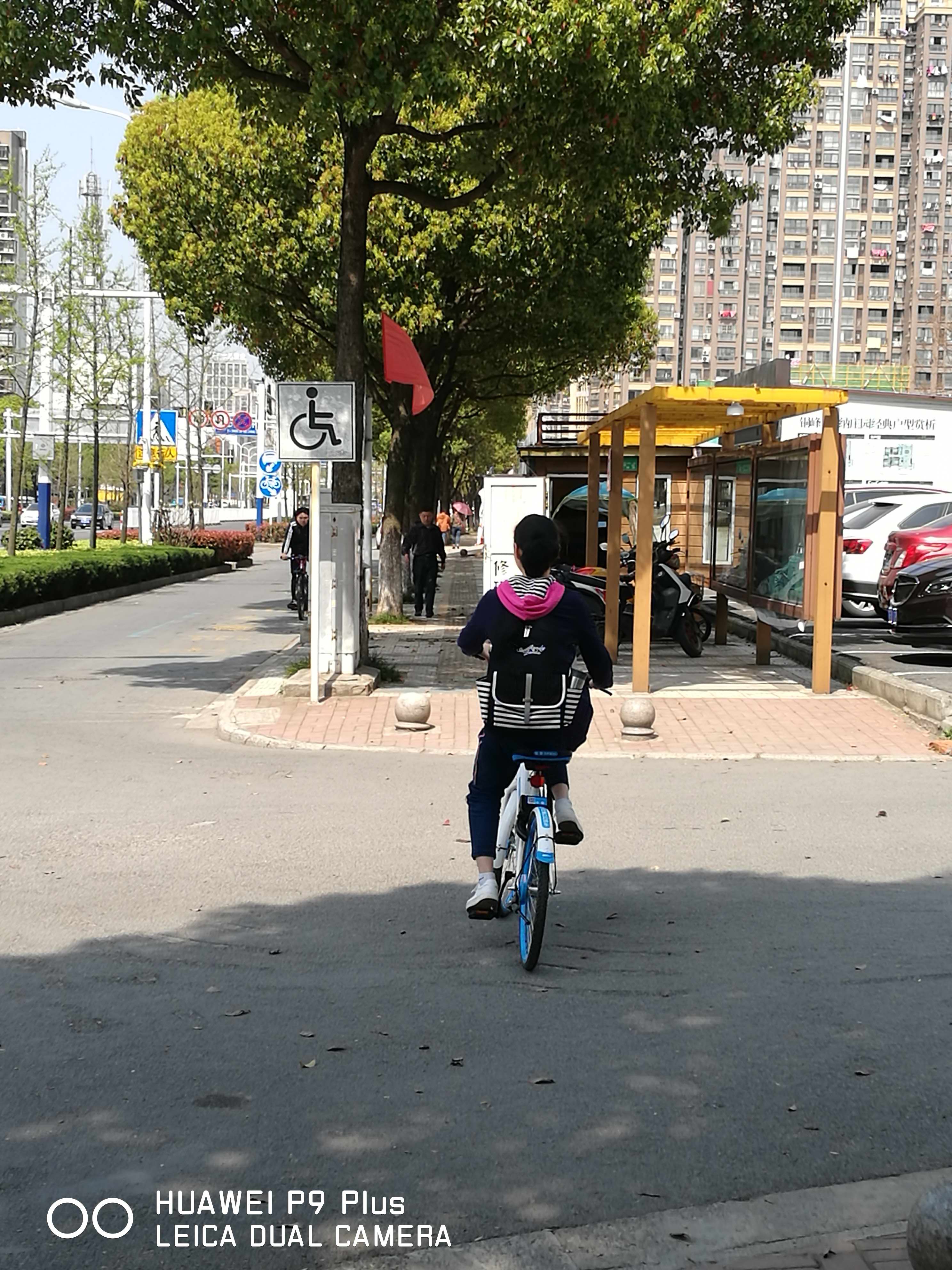 小蓝车 - 泊山客 - 欢欢家庭博客